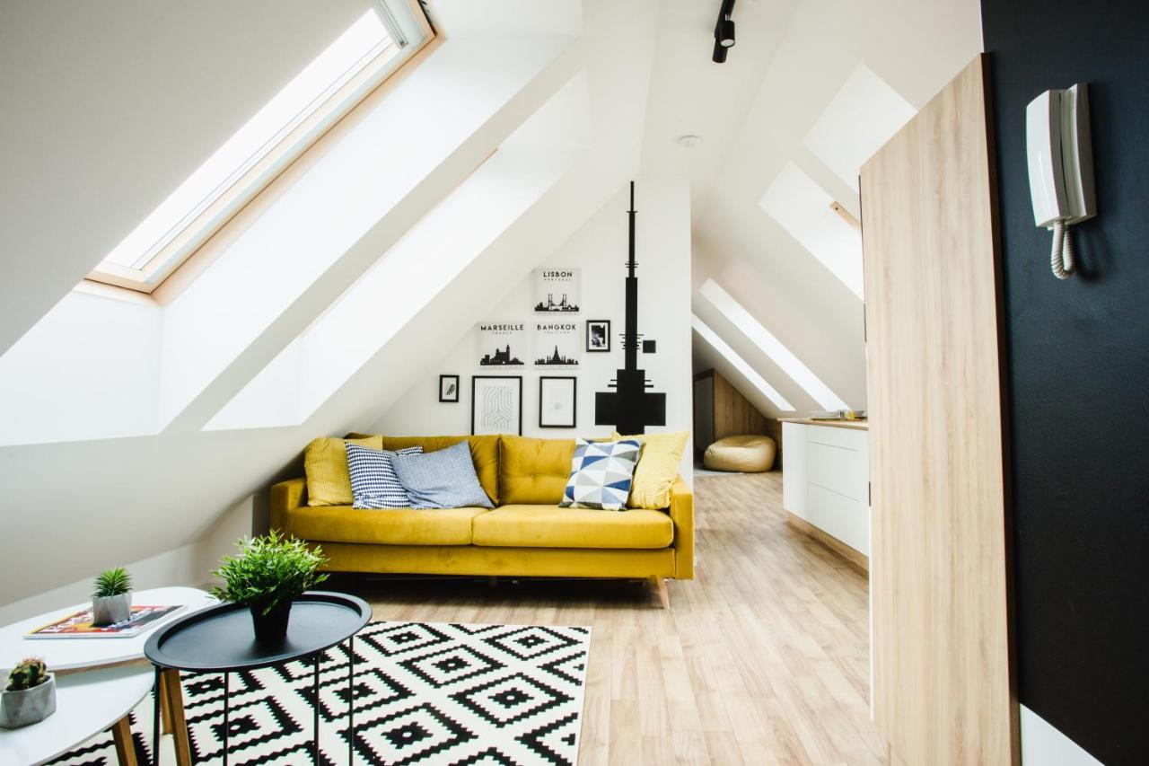 V10 Apartment เปตช์ ภายนอก รูปภาพ