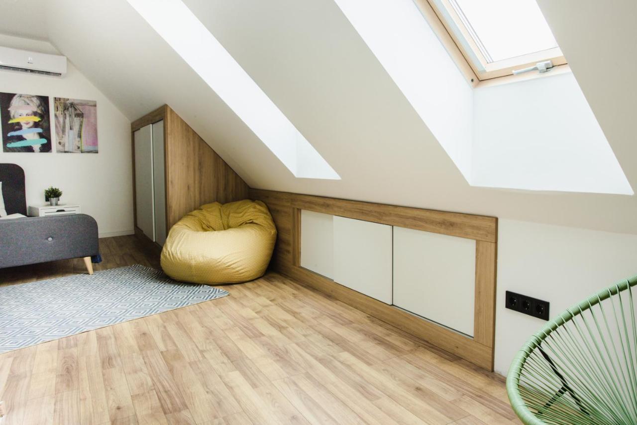 V10 Apartment เปตช์ ภายนอก รูปภาพ