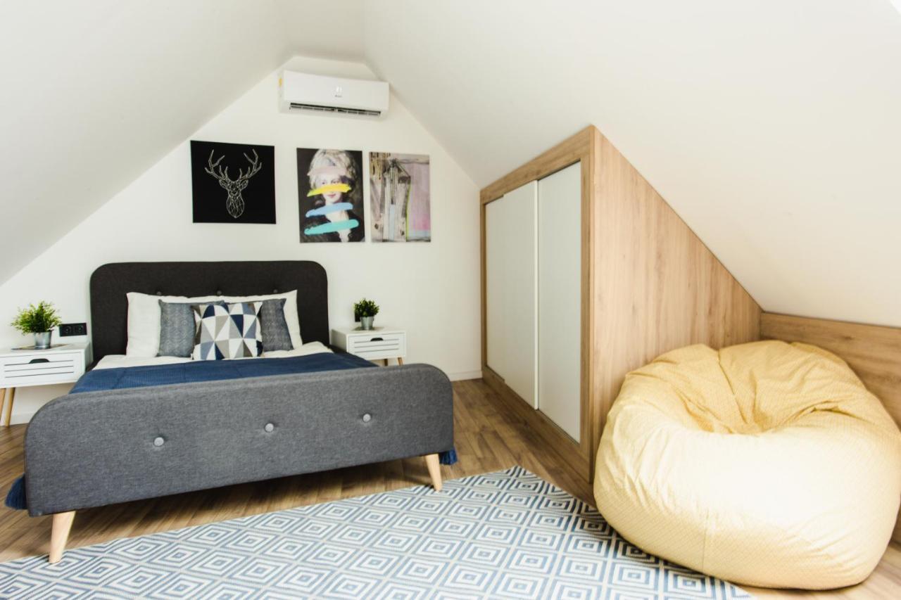 V10 Apartment เปตช์ ภายนอก รูปภาพ
